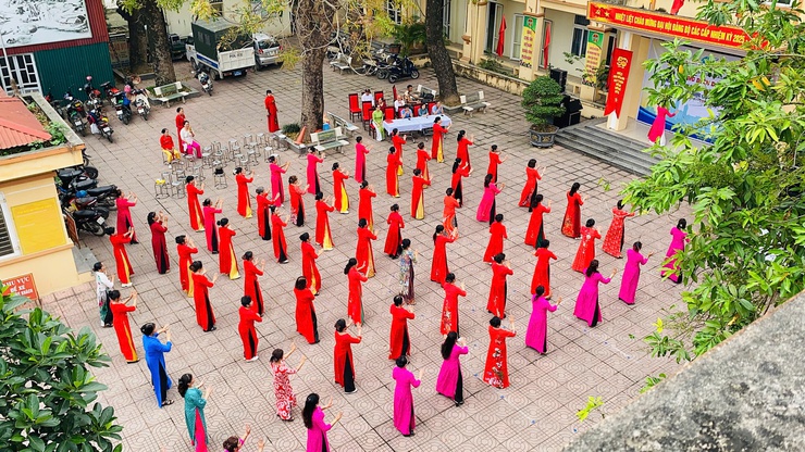 HỘI LHPN XÃ LIÊN BẠT TỔ CHỨC ĐỒNG DIỄN DÂN VŨ CHÀO MỪNG KỶ NIỆM 50 NĂM NGÀY GIẢI PHÓNG MIỀN NAM (30/4/1975 - 30/4/2025)- Ảnh 4.