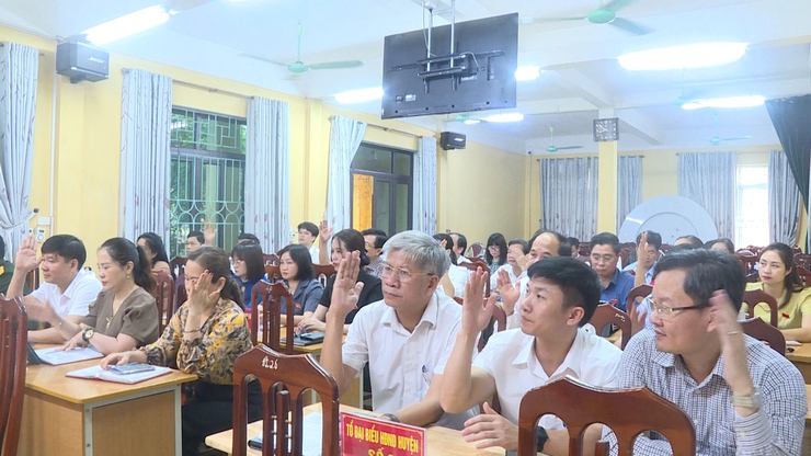 100% đại biểu HĐND huyện biểu quyết thông qua Nghị quyết việc tán thành chủ trương sắp xếp đơn vị hành chính cấp xã trên địa bàn huyện Ứng Hòa- Ảnh 3.