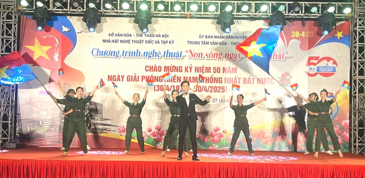  ỨNG HOÀ PHỐI HỢP TỔ CHỨC CHƯƠNG TRÌNH NGHỆ THUẬT CHÀO MỪNG KỶ NIỆM 50 NĂM GIẢI PHÓNG MIỀN NAM, THỐNG NHẤT ĐẤT NƯỚC.- Ảnh 4.