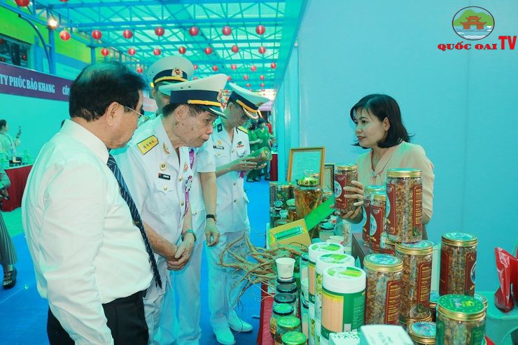 Khai mạc Festival Tinh hoa Đông Y Dược Việt Nam 2025: Kết nối văn hóa và sức khỏe trong kỷ nguyên mới- Ảnh 10.