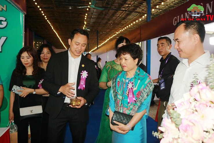 Khai mạc Festival Tinh hoa Đông Y Dược Việt Nam 2025: Kết nối văn hóa và sức khỏe trong kỷ nguyên mới- Ảnh 12.
