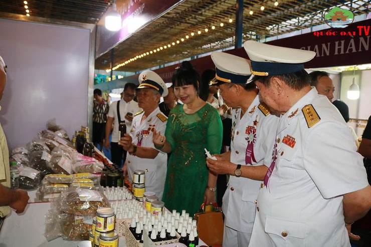 Khai mạc Festival Tinh hoa Đông Y Dược Việt Nam 2025: Kết nối văn hóa và sức khỏe trong kỷ nguyên mới- Ảnh 13.