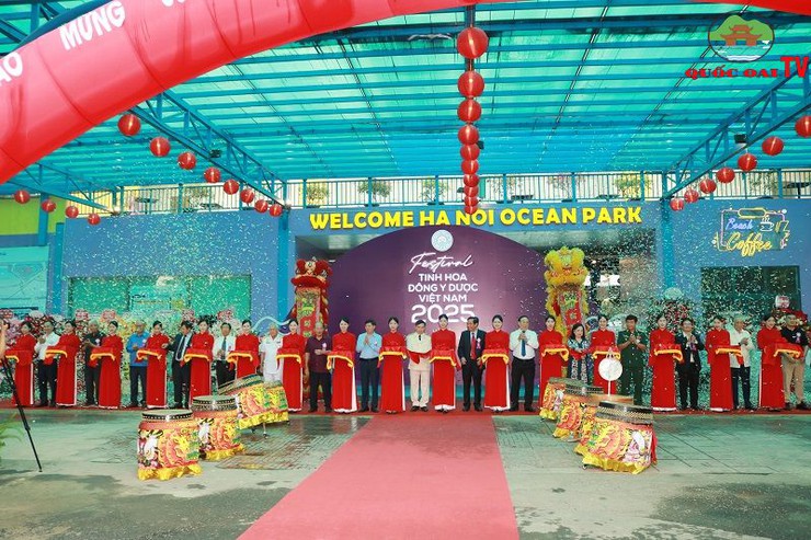 Khai mạc Festival Tinh hoa Đông Y Dược Việt Nam 2025: Kết nối văn hóa và sức khỏe trong kỷ nguyên mới- Ảnh 2.