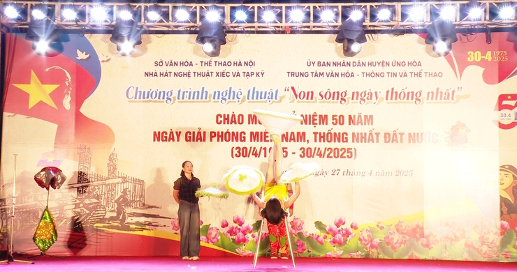  ỨNG HOÀ PHỐI HỢP TỔ CHỨC CHƯƠNG TRÌNH NGHỆ THUẬT CHÀO MỪNG KỶ NIỆM 50 NĂM GIẢI PHÓNG MIỀN NAM, THỐNG NHẤT ĐẤT NƯỚC.- Ảnh 6.