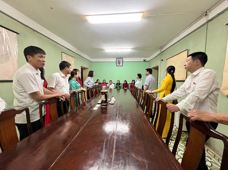 Thị trấn Quốc Oai tổ chức cho cán bộ, công chức tham quan di tích Hoàng thành Thăng Long, Nhà Quốc hội nhân dịp kỷ niệm 50 năm ngày Giải phóng Miền Nam 30/4- Ảnh 14.