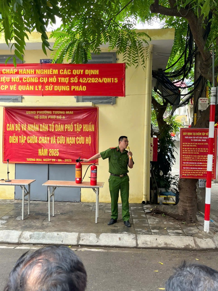 Tổ dân phố số 6 phường Tương Mai tăng cường công tác tuyên truyền, triển khai thực tập phương án chữa cháy và cứu nạn cứu hộ tại chỗ cho nhân dân trên địa bàn Tổ.- Ảnh 4.