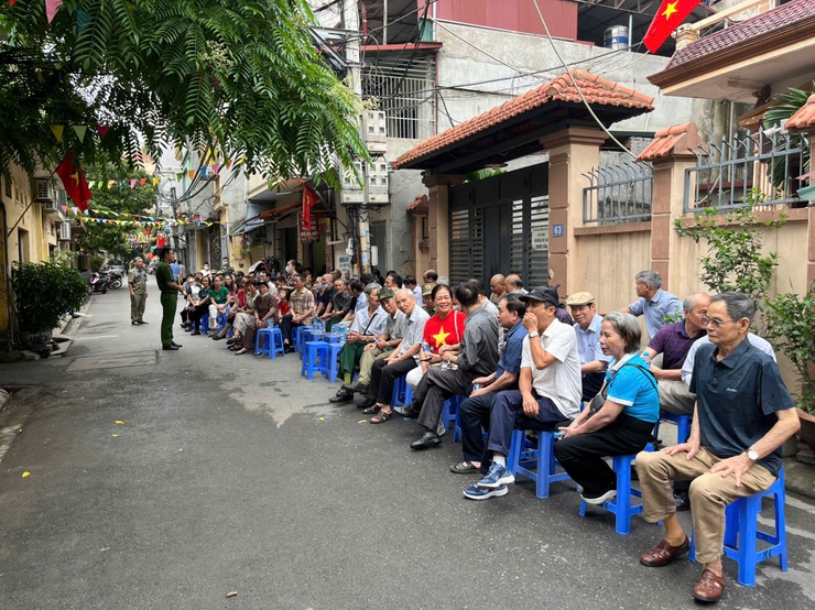 Tổ dân phố số 6 phường Tương Mai tăng cường công tác tuyên truyền, triển khai thực tập phương án chữa cháy và cứu nạn cứu hộ tại chỗ cho nhân dân trên địa bàn Tổ.- Ảnh 2.
