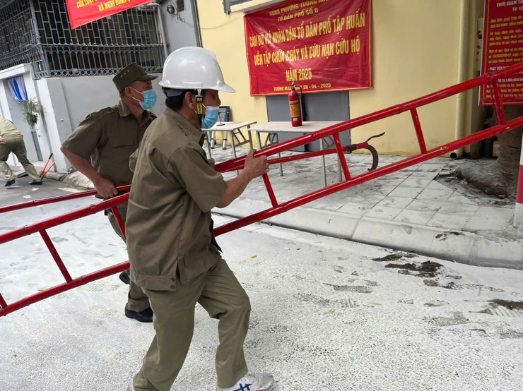 Tổ dân phố số 6 phường Tương Mai tăng cường công tác tuyên truyền, triển khai thực tập phương án chữa cháy và cứu nạn cứu hộ tại chỗ cho nhân dân trên địa bàn Tổ.- Ảnh 8.