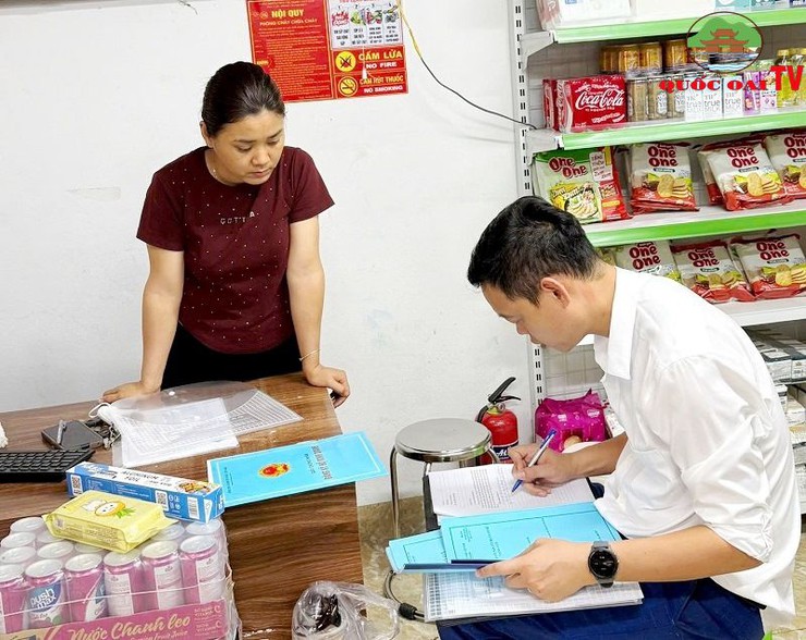 Quốc Oai: Tăng cường kiểm tra hoạt động thương mại, an toàn thực phẩm, phòng cháy chữa cháy, kinh doanh xăng dầu và khí tại địa bàn- Ảnh 1.