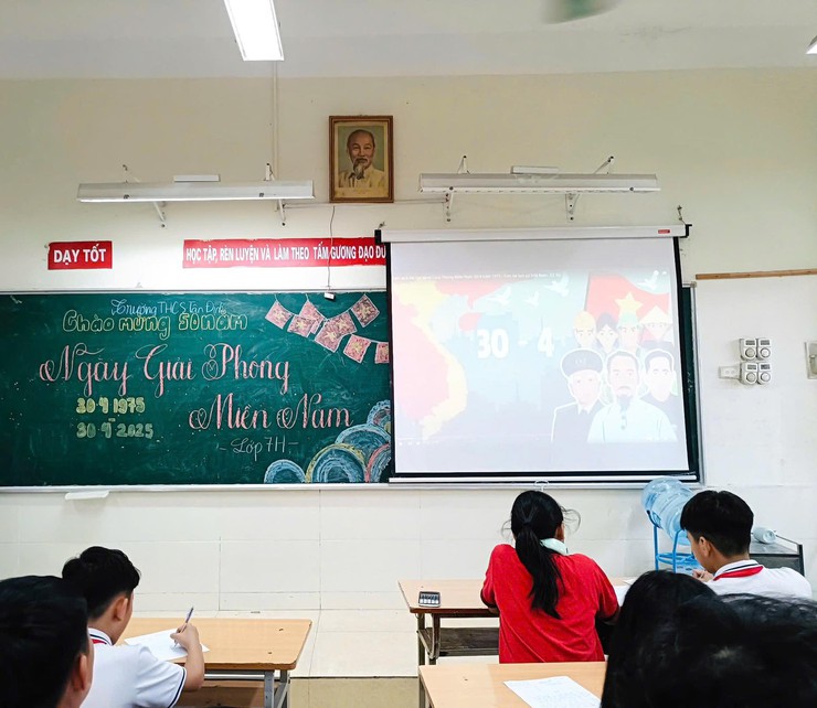 Trường THCS Tân Định tưng bừng kỷ niệm 50 năm ngày- Ảnh 2.