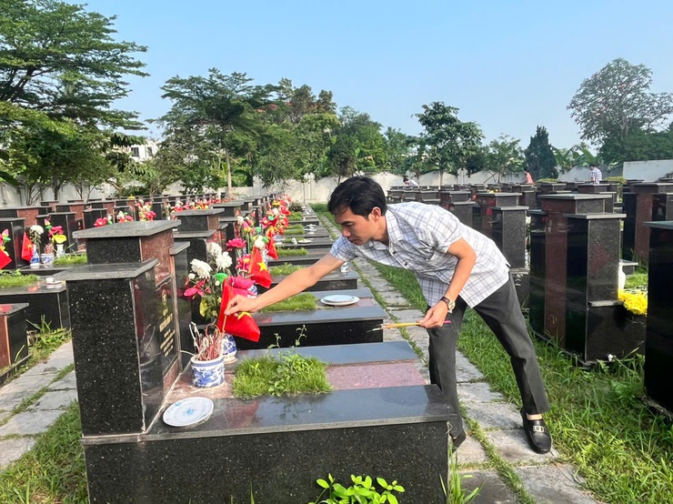 Thị trấn Quốc Oai: Dâng hương, viếng Nghĩa trang liệt sỹ nhân kỷ niệm 50 năm ngày Giải phóng miền Nam thống nhất đất nước (30/4/1975-30/4/2025)- Ảnh 8.