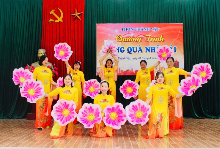 Xã Cao Sơn Tiến: 210 suất quà trị giá gần 75 triệu đồng được trao tặng người cao tuổi- Ảnh 6.