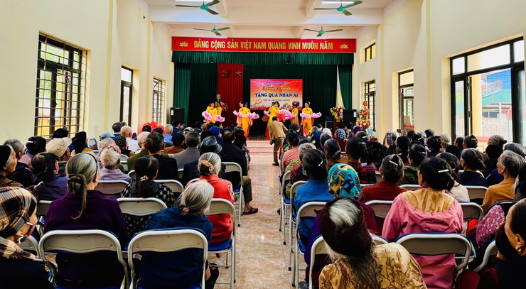 Xã Cao Sơn Tiến: 210 suất quà trị giá gần 75 triệu đồng được trao tặng người cao tuổi- Ảnh 7.
