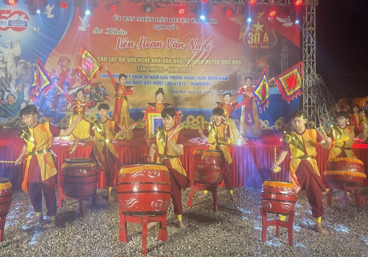 Huyện Ứng Hòa: Sôi động liên hoan văn nghệ các câu lạc bộ nhà văn hóa tự quản- Ảnh 2.