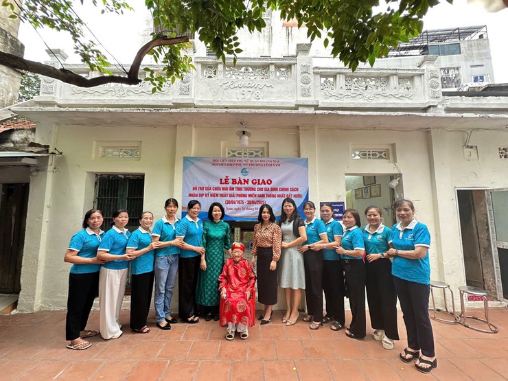 Hội LHPN phường tổ chức Lễ bàn giao mái ấm tình thương cho gia đình chính sách nhân dịp kỷ niệm 50 năm giải phóng miền Nam, thống nhất đất nước (30/4/1975 - 30/4/2025)- Ảnh 3.