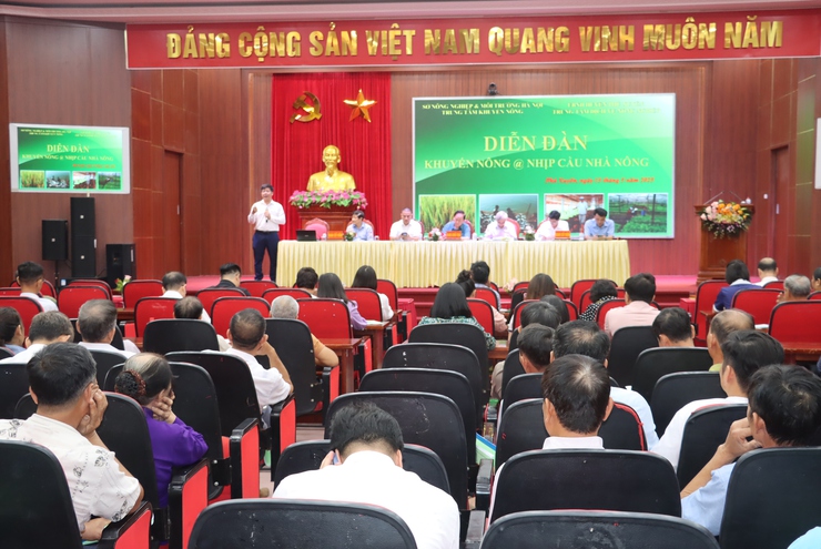 Diễn đàn Khuyến nông @ Nhịp cầu nhà nông giúp nông dân huyện Phú Xuyên nâng cao kiến thức, áp dụng kỹ thuật vào sản xuất- Ảnh 1. Diễn đàn Khuyến nông @ Nhịp cầu nhà nông giúp nông dân huyện Phú Xuyên nâng cao kiến thức, áp dụng kỹ thuật vào sản xuất- Ảnh 1.