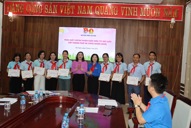 Hội nghị gặp mặt ôn lại truyền thống Kỷ niệm 84 Ngày thành lập Đội Thiếu niên Tiền phong Hồ Chí Minh- Ảnh 2.