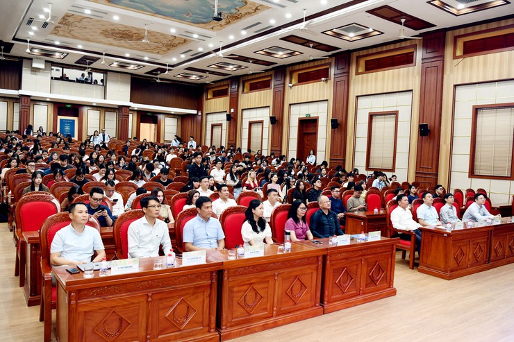 Đại học Kinh tế Quốc dân phối hợp với UBND huyện Phú Xuyên phát động cuộc thi Marketing xã hội Social Pioneers 2025- Ảnh 1.