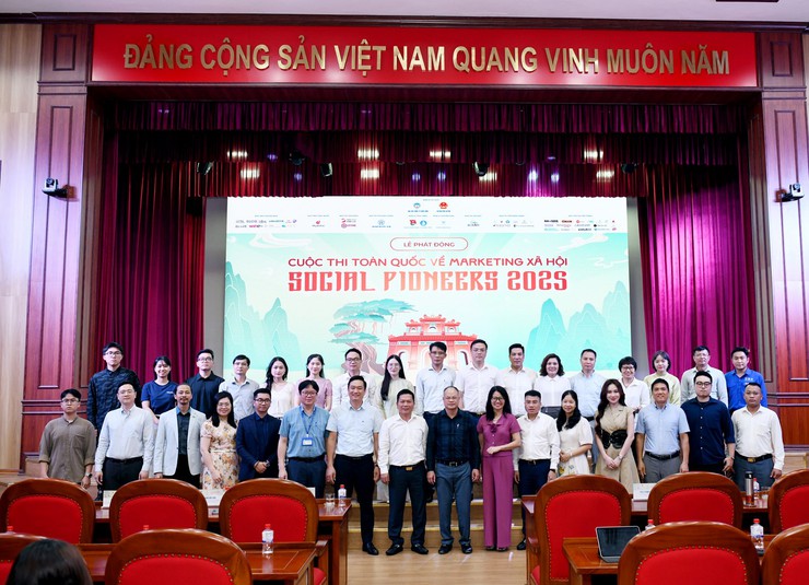 Đại học Kinh tế Quốc dân phối hợp với UBND huyện Phú Xuyên phát động cuộc thi Marketing xã hội Social Pioneers 2025- Ảnh 5.