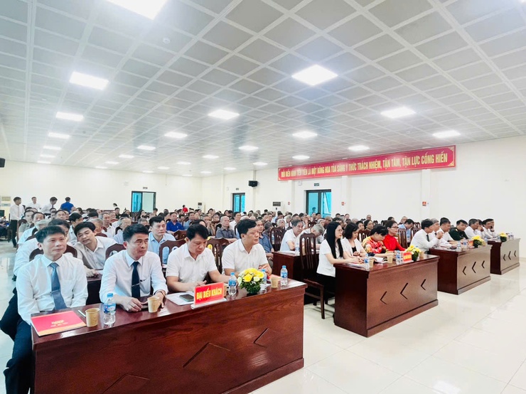 Thị trấn Quốc Oai tổ chức lễ kỷ niệm 135 năm Ngày sinh Chủ tịch Hồ Chí Minh, phát hành cuốn Lịch sử Đảng bộ, Nhân dân thị trấn giai đoạn 1945-2025- Ảnh 9.