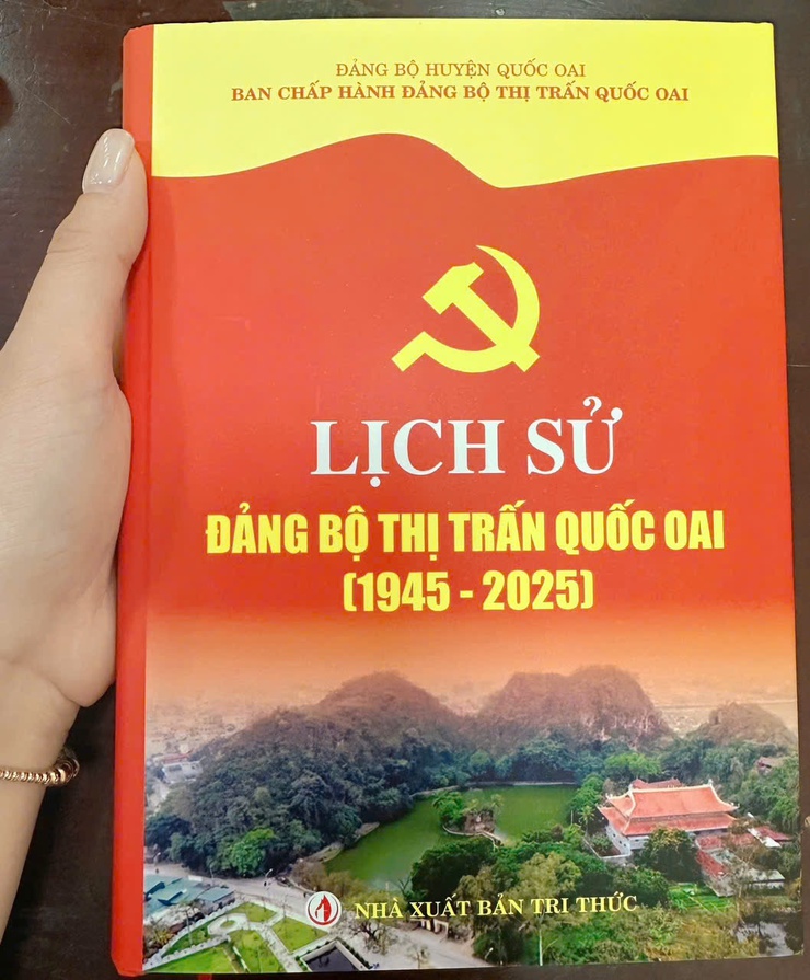 Thị trấn Quốc Oai tổ chức lễ kỷ niệm 135 năm Ngày sinh Chủ tịch Hồ Chí Minh, phát hành cuốn Lịch sử Đảng bộ, Nhân dân thị trấn giai đoạn 1945-2025- Ảnh 15.