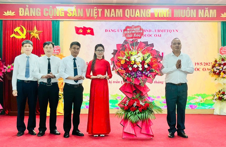 Thị trấn Quốc Oai tổ chức lễ kỷ niệm 135 năm Ngày sinh Chủ tịch Hồ Chí Minh, phát hành cuốn Lịch sử Đảng bộ, Nhân dân thị trấn giai đoạn 1945-2025- Ảnh 4.
