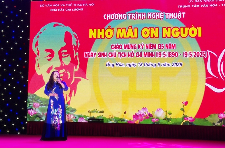 Chương trình văn nghệ  “Nhớ mãi ơn Người” chào mừng 135 năm ngày sinh Chủ tịch Hồ Chí Minh.- Ảnh 8.