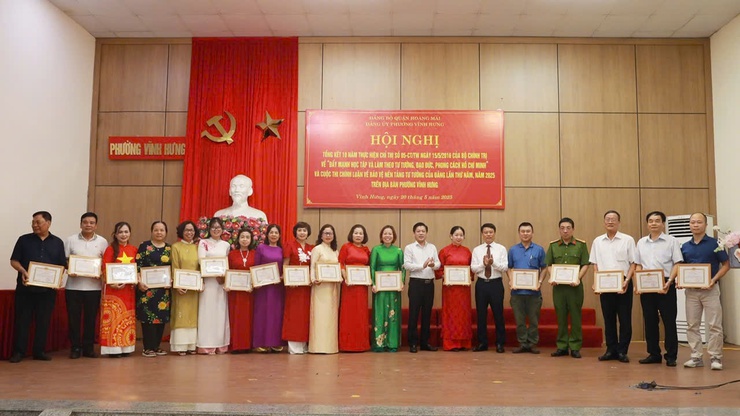 Đảng bộ phường Vĩnh Hưng  tổ chức hội nghị Tổng kết 10 năm thực hiện Chỉ thị số 05-CT/TW của Bộ Chính trị “Đẩy mạnh học tập và làm theo tư tưởng, đạo đức, phong cách Hồ Chí Minh- Ảnh 5.