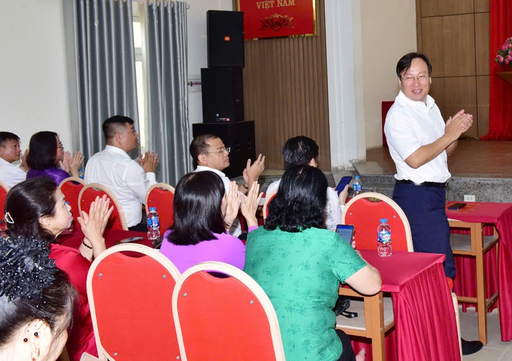 Đảng bộ phường Vĩnh Hưng  tổ chức hội nghị Tổng kết 10 năm thực hiện Chỉ thị số 05-CT/TW của Bộ Chính trị “Đẩy mạnh học tập và làm theo tư tưởng, đạo đức, phong cách Hồ Chí Minh- Ảnh 1.