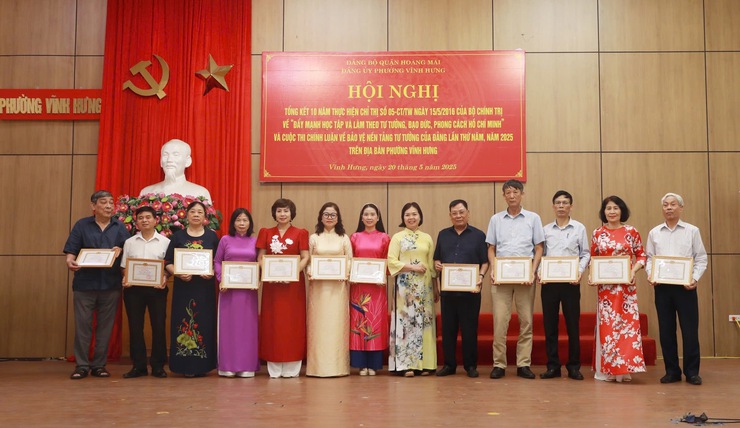 Đảng bộ phường Vĩnh Hưng  tổ chức hội nghị Tổng kết 10 năm thực hiện Chỉ thị số 05-CT/TW của Bộ Chính trị “Đẩy mạnh học tập và làm theo tư tưởng, đạo đức, phong cách Hồ Chí Minh- Ảnh 9.