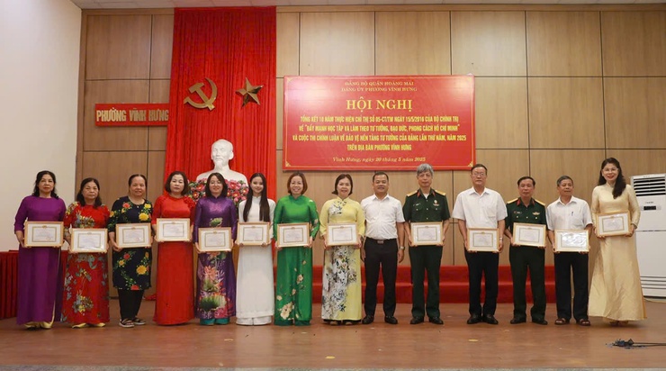 Đảng bộ phường Vĩnh Hưng  tổ chức hội nghị Tổng kết 10 năm thực hiện Chỉ thị số 05-CT/TW của Bộ Chính trị “Đẩy mạnh học tập và làm theo tư tưởng, đạo đức, phong cách Hồ Chí Minh- Ảnh 8.
