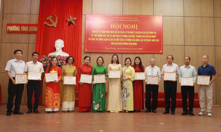 Đảng bộ phường Vĩnh Hưng  tổ chức hội nghị Tổng kết 10 năm thực hiện Chỉ thị số 05-CT/TW của Bộ Chính trị “Đẩy mạnh học tập và làm theo tư tưởng, đạo đức, phong cách Hồ Chí Minh- Ảnh 7.