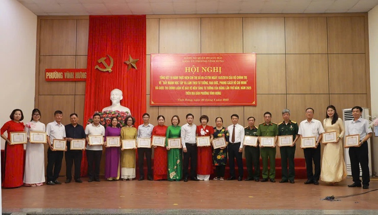 Đảng bộ phường Vĩnh Hưng  tổ chức hội nghị Tổng kết 10 năm thực hiện Chỉ thị số 05-CT/TW của Bộ Chính trị “Đẩy mạnh học tập và làm theo tư tưởng, đạo đức, phong cách Hồ Chí Minh- Ảnh 6.