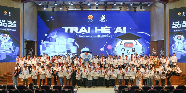 HƠN 120 GIÁO VIÊN, HỌC SINH TIÊU BIỂU KHỐI THCS HUYỆN ỨNG HÒA THAM GIA TRẠI HÈ AI 2025- Ảnh 3.