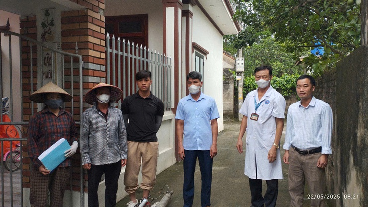 Ban chỉ đạo phòng chống dịch bệnh xã Cao Sơn Tiến tổ chức phun thuốc diệt muỗi phòng chống dịch Sốt xuất huyết trên địa bàn xã- Ảnh 1.
