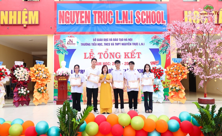 Trường Phổ thông Nguyễn Trực tổ chức Lễ tổng kết năm học 2024-2025 và Lễ tri ân và trưởng thành cho học sinh khối 12- Ảnh 12.