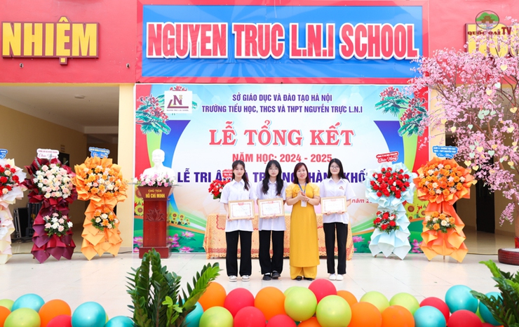 Trường Phổ thông Nguyễn Trực tổ chức Lễ tổng kết năm học 2024-2025 và Lễ tri ân và trưởng thành cho học sinh khối 12- Ảnh 13.