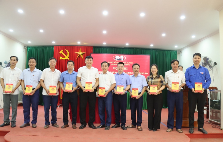 Tri Thủy: Ra mắt cuốn sách “Lịch sử Đảng bộ xã Tri Thủy, giai đoạn 1930 – 2025”- Ảnh 5.
