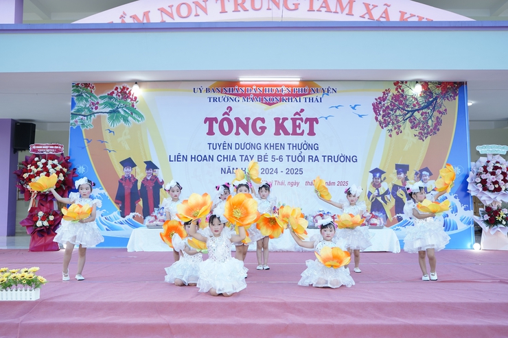 Trường mầm non Khai Thái tổ chức tổng kết, tuyên dương khen thưởng, liên hoan chia tay bé 5-6 tuổi ra trường năm học 2024-2025- Ảnh 1.