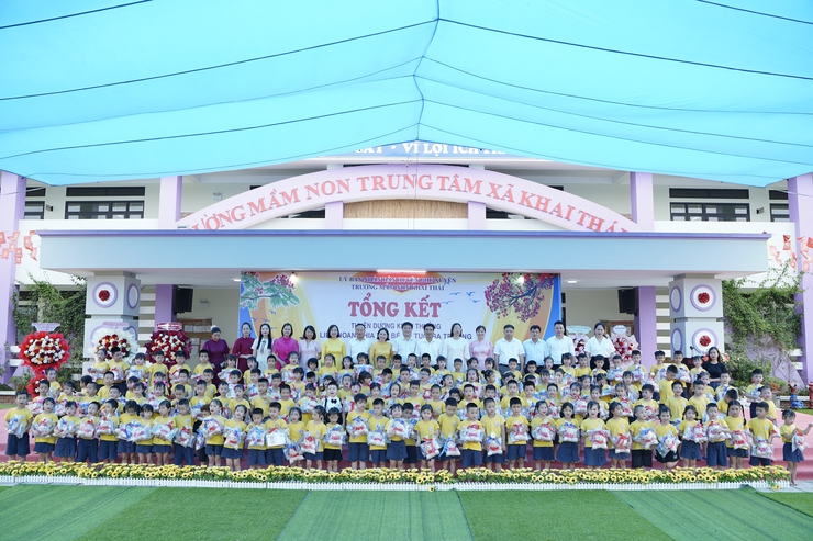 Trường mầm non Khai Thái tổ chức tổng kết, tuyên dương khen thưởng, liên hoan chia tay bé 5-6 tuổi ra trường năm học 2024-2025- Ảnh 16.