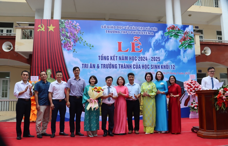 Trường THPT Phú Xuyên A tổ chức tổng kết năm học 2024 - 2025- Ảnh 3.