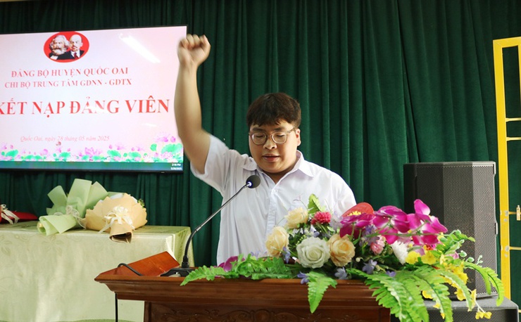 Trung tâm Giáo dục nghề nghiệp- Giáo dục thường xuyên Quốc Oai kết nạp Đảng cho 2 em học sinh ưu tú- Ảnh 11.