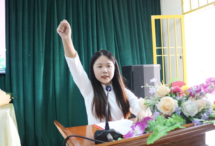 Trung tâm Giáo dục nghề nghiệp- Giáo dục thường xuyên Quốc Oai kết nạp Đảng cho 2 em học sinh ưu tú- Ảnh 12.