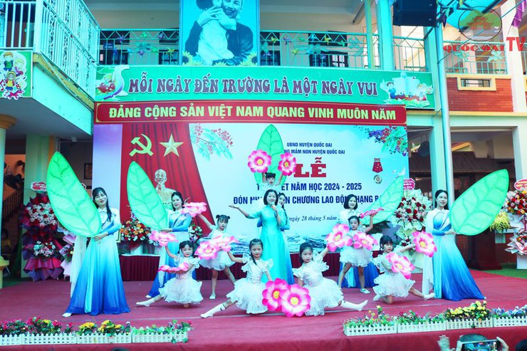 Trường Mầm non Huyện Quốc Oai vinh dự được nhận Huân chương Lao động Hạng Ba- Ảnh 9.