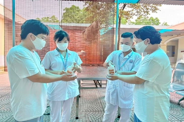 Chủ động tăng cường các biện pháp phòng chống dịch Covid-19 tại cơ sở chăm sóc sức khỏe cho người bệnh tâm thần
- Ảnh 2.