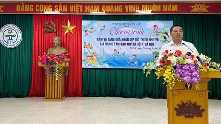 Lãnh đạo Sở Y tế thăm và tặng quà cho trẻ em tại Trung tâm Bảo trợ xã hội 1 Hà Nội- Ảnh 1.
