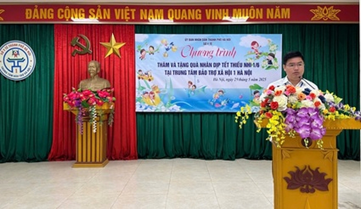 Lãnh đạo Sở Y tế thăm và tặng quà cho trẻ em tại Trung tâm Bảo trợ xã hội 1 Hà Nội- Ảnh 2.