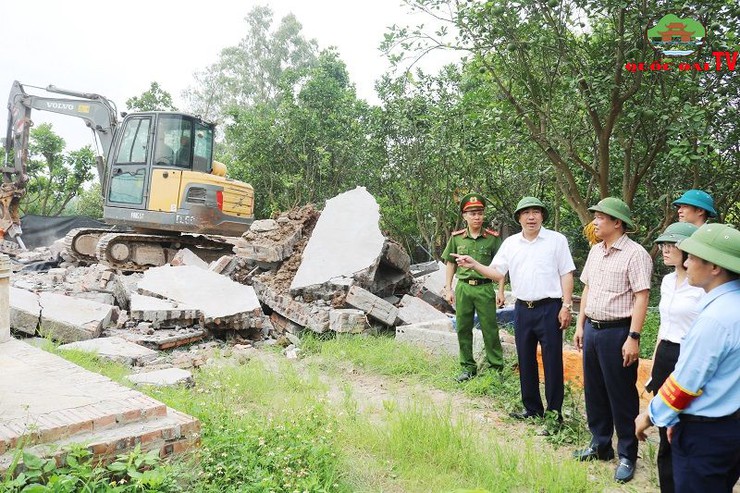 Sài Sơn đồng loạt cưỡng chế 11 công trình vi phạm đất đai, trật tự xây dựng- Ảnh 2.