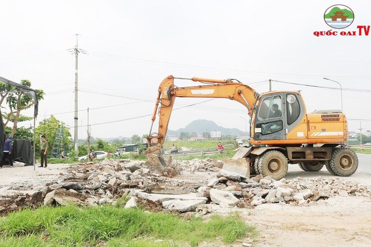 Sài Sơn đồng loạt cưỡng chế 11 công trình vi phạm đất đai, trật tự xây dựng- Ảnh 9.