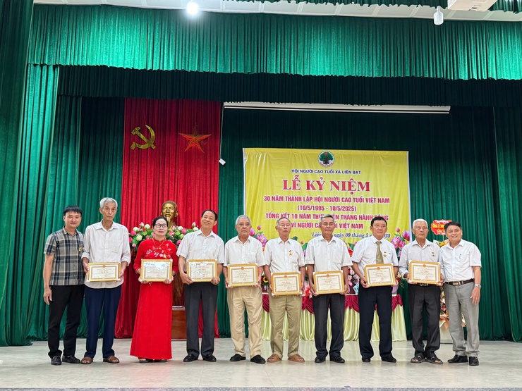 HỘI NGƯỜI CAO TUỔI XÃ LIÊN BẠT TỔ CHỨC LỄ KỶ NIỆM 30 NĂM NGÀY THÀNH LẬP HỘI NGƯỜI CAO TUỔI VIỆT NAM (10/5/1995 - 10/5/2025)- Ảnh 5.